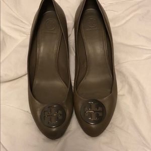 Tory Burch wedges size 10.5 grey leather